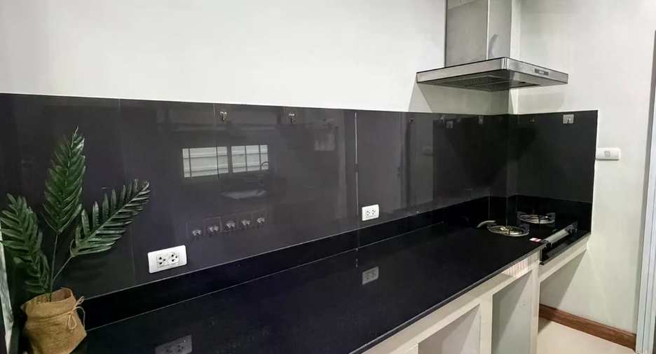For rent 3 bedrooms house in Saraphi, Chiang Mai