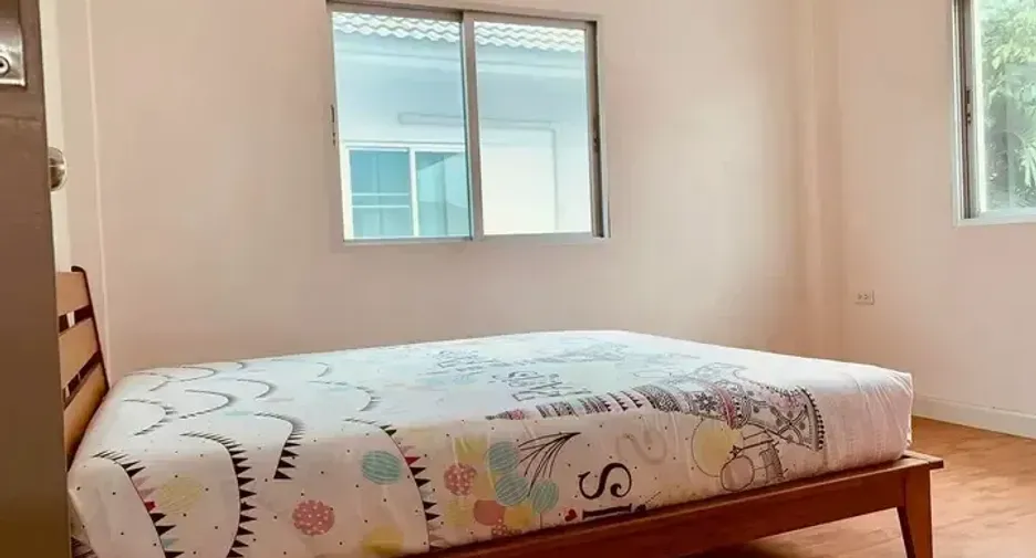 Casa en alquiler de 4 habitaciones en Phasi Charoen, Bangkok