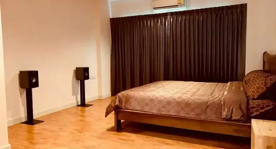 Casa en alquiler de 4 habitaciones en Phasi Charoen, Bangkok