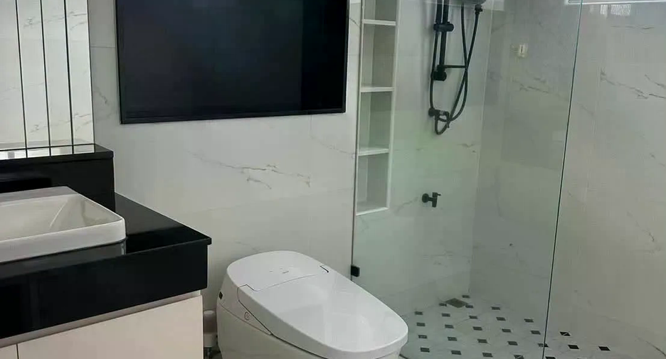 For rent 4 bedrooms house in San Kamphaeng, Chiang Mai