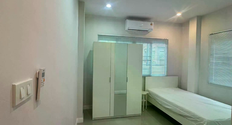 For rent 4 bedrooms house in San Kamphaeng, Chiang Mai