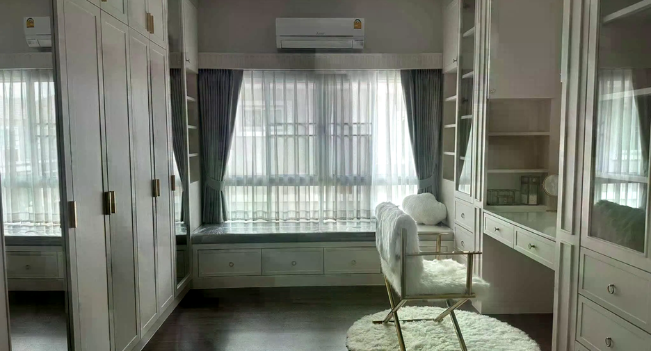 For rent 4 bedrooms house in San Kamphaeng, Chiang Mai