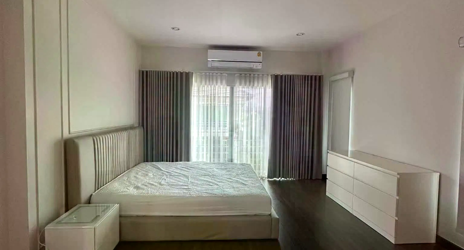 For rent 4 bedrooms house in San Kamphaeng, Chiang Mai
