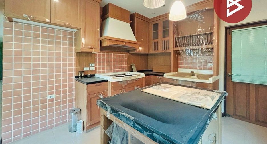 For sale 3 bedrooms house in Thung Khru, Bangkok