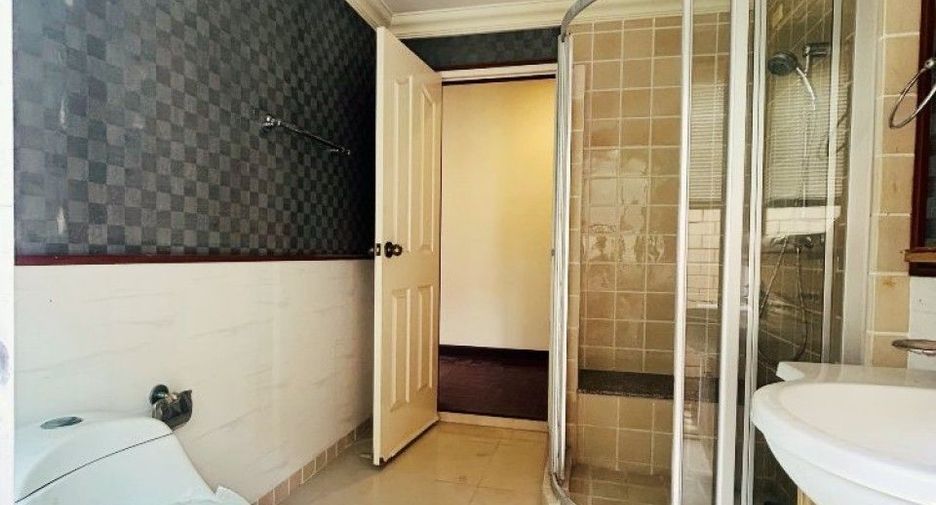 For sale 3 bedrooms house in Thung Khru, Bangkok