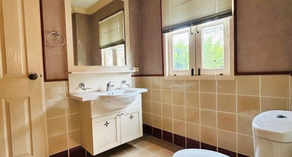 For sale 3 bedrooms house in Thung Khru, Bangkok