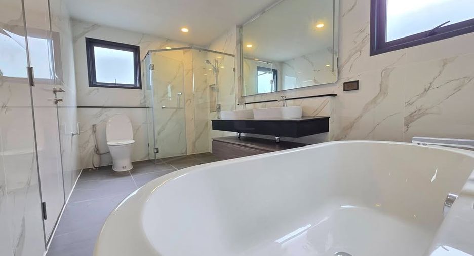 For rent 4 bedrooms house in Bang Phli, Samut Prakan