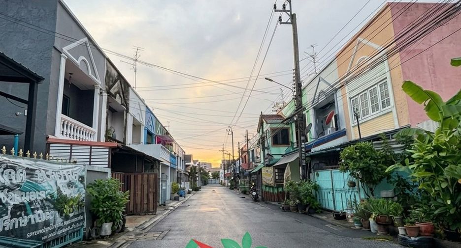 Casa adosada en venta de 2 habitaciones en Bang Sue, Bangkok