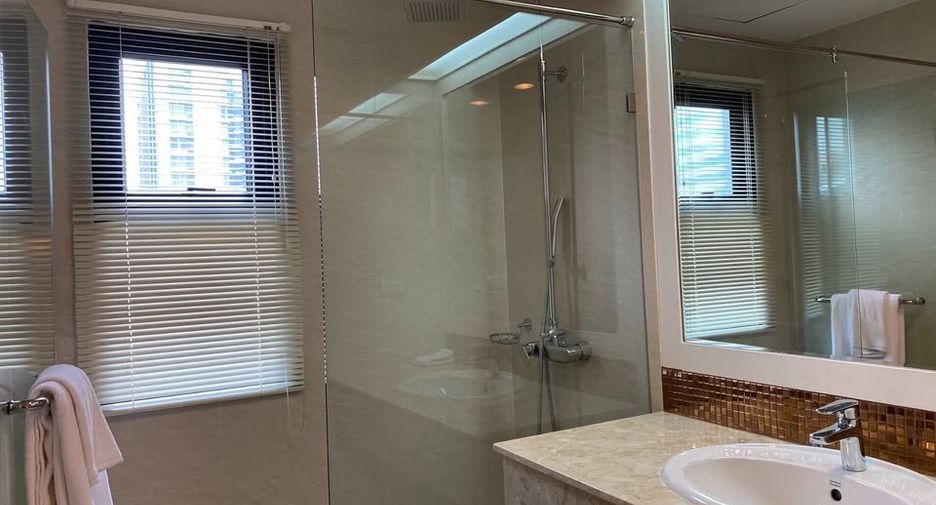 For rent 3 bedrooms condo in Watthana, Bangkok