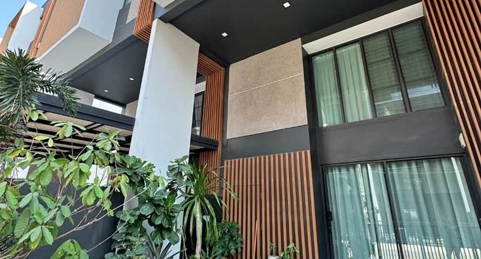 Reihenhaus zur Miete mit 3 Zimmer in Suan Luang, Bangkok