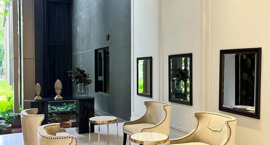 For rent 2 bedrooms condo in Pathum Wan, Bangkok
