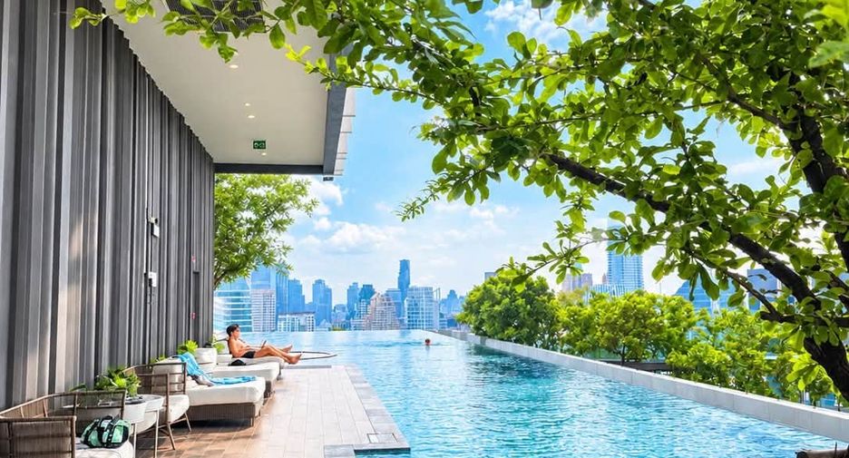 For rent 2 bedrooms condo in Pathum Wan, Bangkok