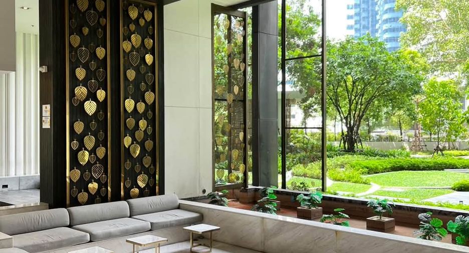 For rent 2 bedrooms condo in Pathum Wan, Bangkok