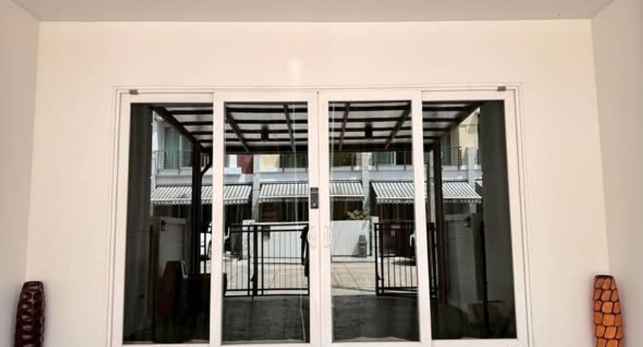 Reihenhaus zur Miete mit 3 Zimmer in Wang Thonglang, Bangkok