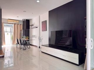 Reihenhaus zur Miete mit 3 Zimmer in Wang Thonglang, Bangkok