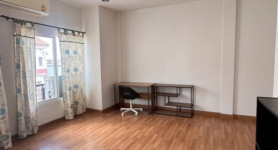 Reihenhaus zur Miete mit 3 Zimmer in Wang Thonglang, Bangkok