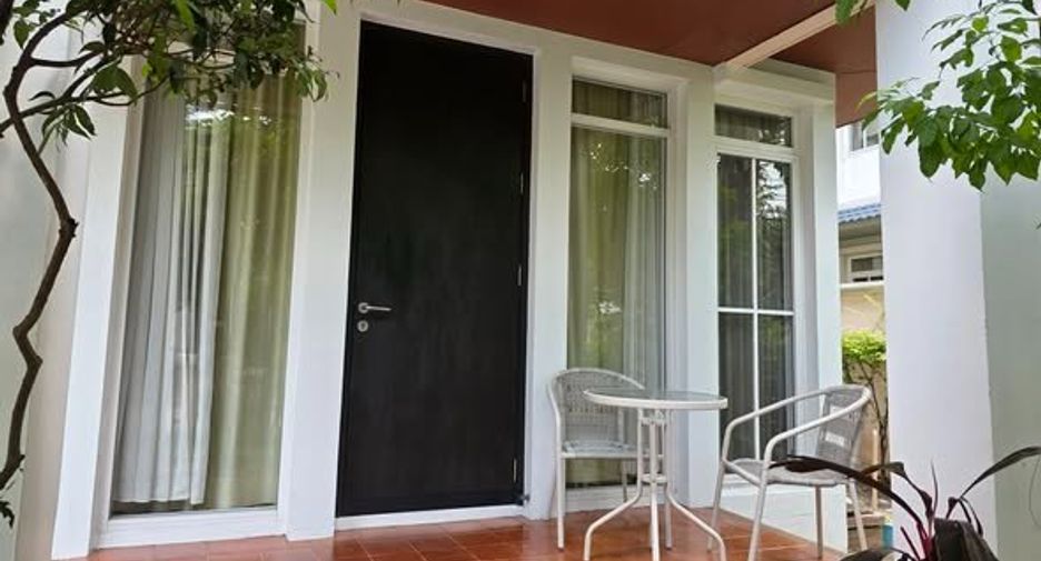 Casa en alquiler de 3 habitaciones en Wang Thonglang, Bangkok