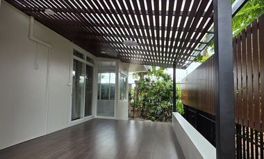 Casa en alquiler de 3 habitaciones en Wang Thonglang, Bangkok