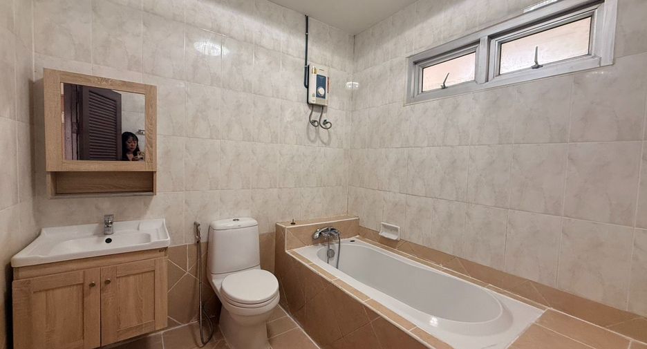 For rent 4 bedrooms house in Bang Lamung, Chonburi