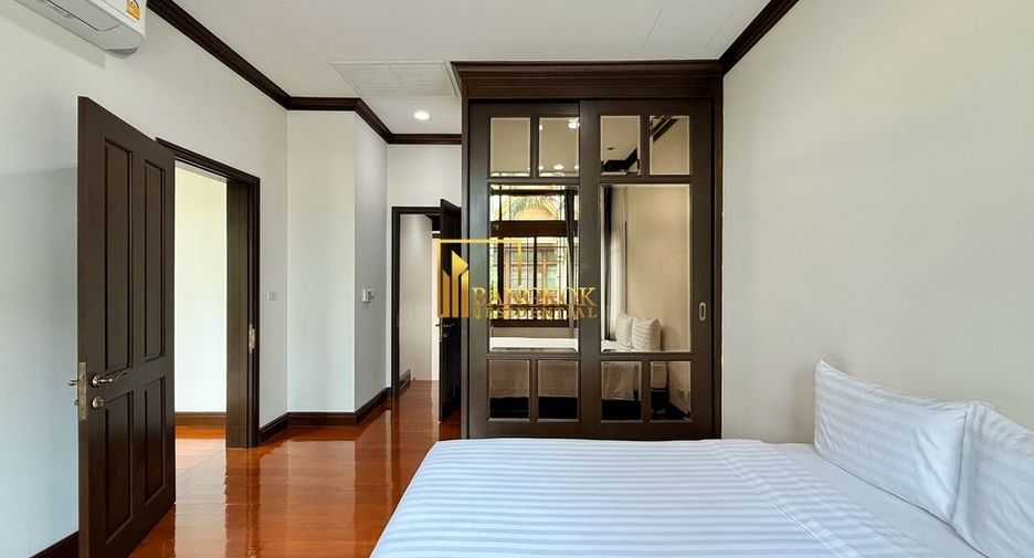For rent 4 bedrooms villa in Yan Nawa, Bangkok