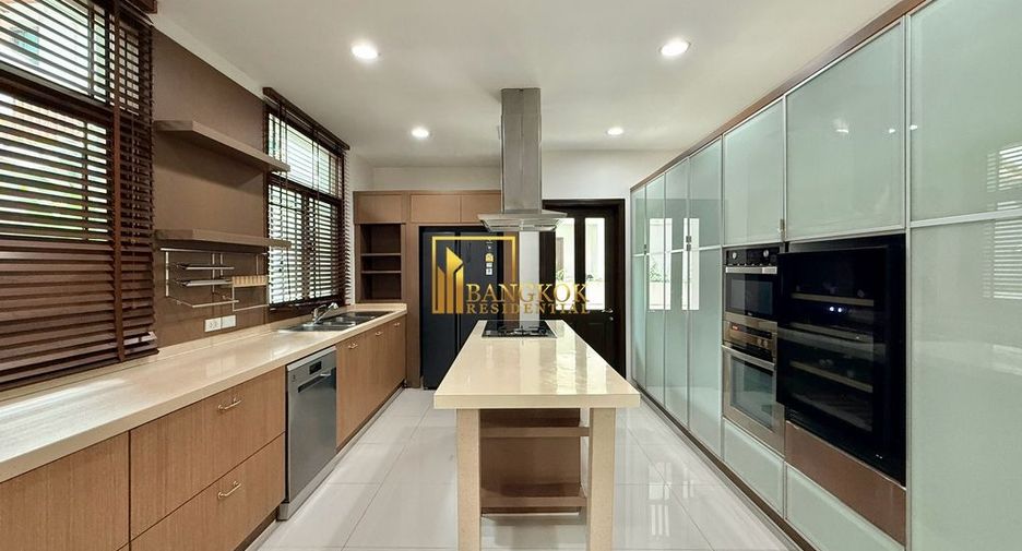 For rent 4 bedrooms villa in Yan Nawa, Bangkok
