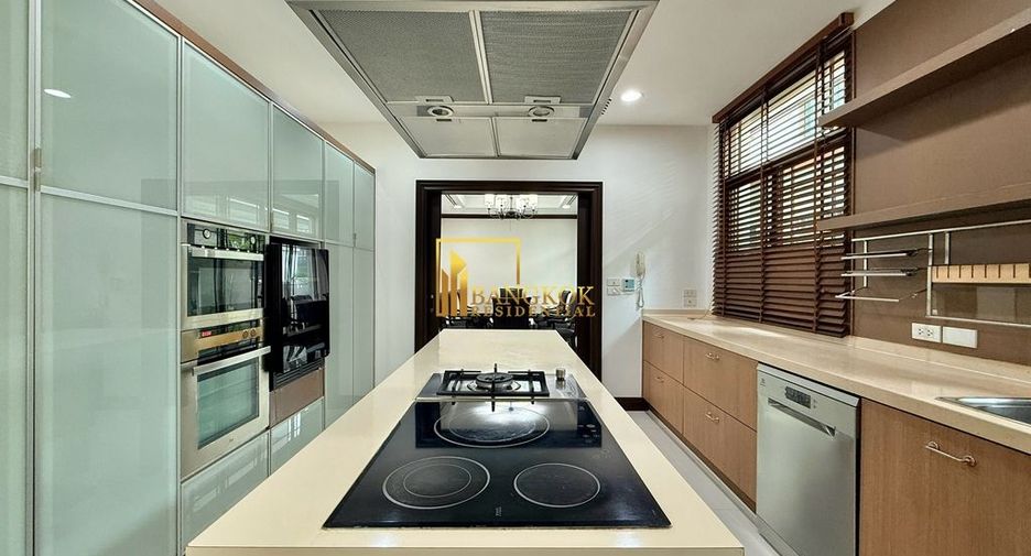 For rent 4 bedrooms villa in Yan Nawa, Bangkok