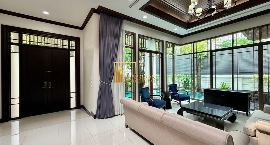 For rent 4 bedrooms villa in Yan Nawa, Bangkok
