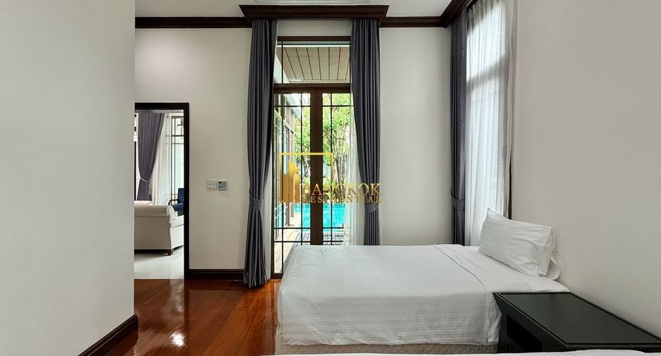 For rent 4 bedrooms villa in Yan Nawa, Bangkok