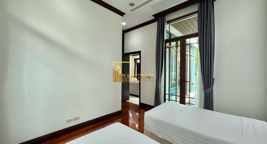 For rent 4 bedrooms villa in Yan Nawa, Bangkok