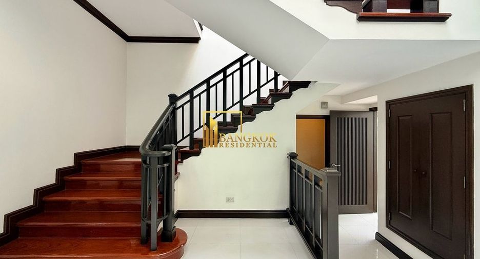 For rent 4 bedrooms villa in Yan Nawa, Bangkok