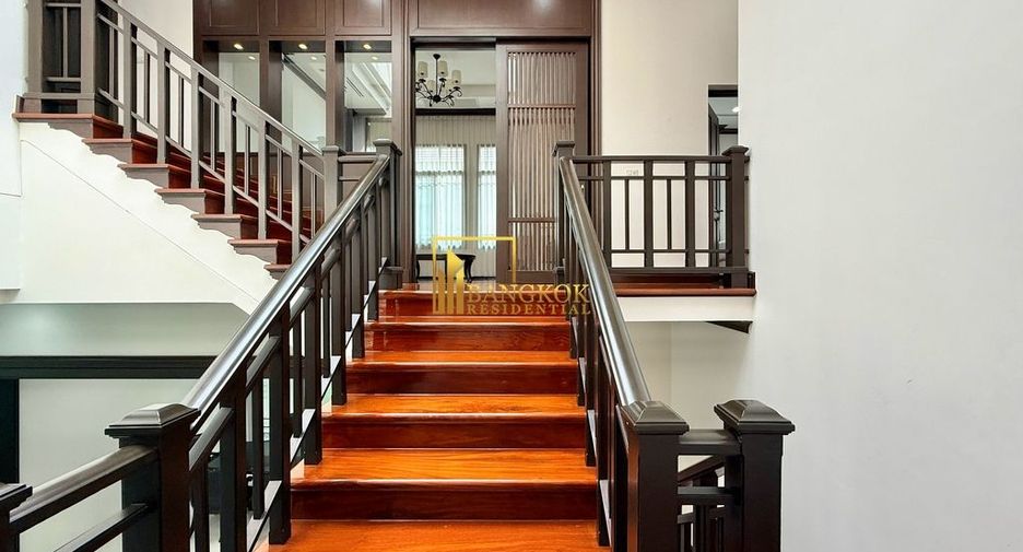 For rent 4 bedrooms villa in Yan Nawa, Bangkok