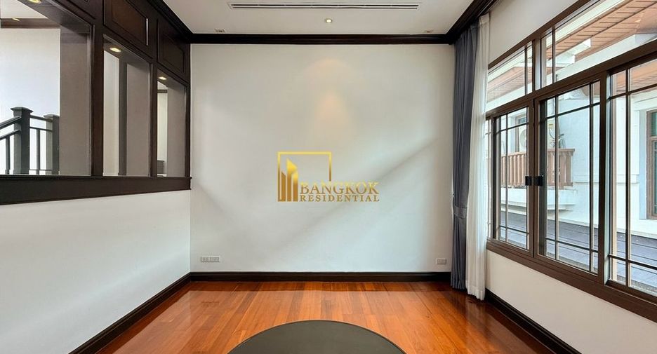 For rent 4 bedrooms villa in Yan Nawa, Bangkok