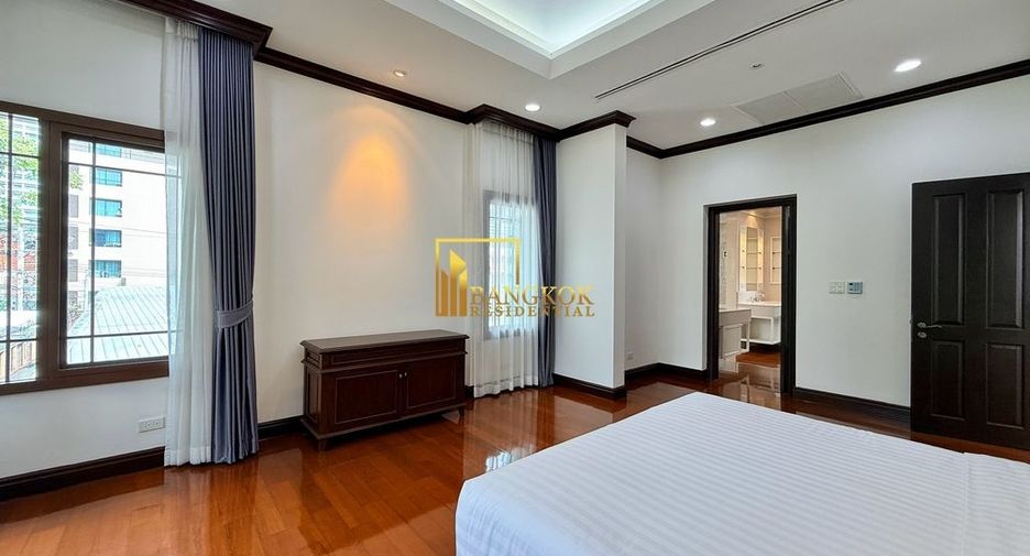 For rent 4 bedrooms villa in Yan Nawa, Bangkok