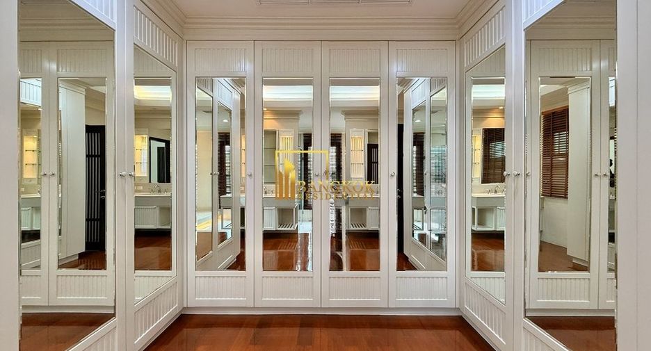 For rent 4 bedrooms villa in Yan Nawa, Bangkok