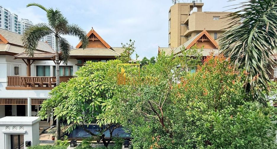 For rent 4 bedrooms villa in Yan Nawa, Bangkok