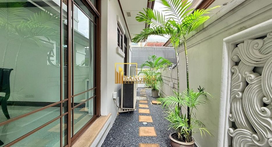 For rent 4 bedrooms villa in Yan Nawa, Bangkok