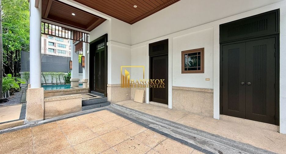 For rent 4 bedrooms villa in Yan Nawa, Bangkok