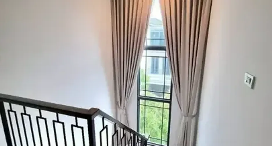 Haus zur Miete mit 4 Zimmer in Prawet, Bangkok