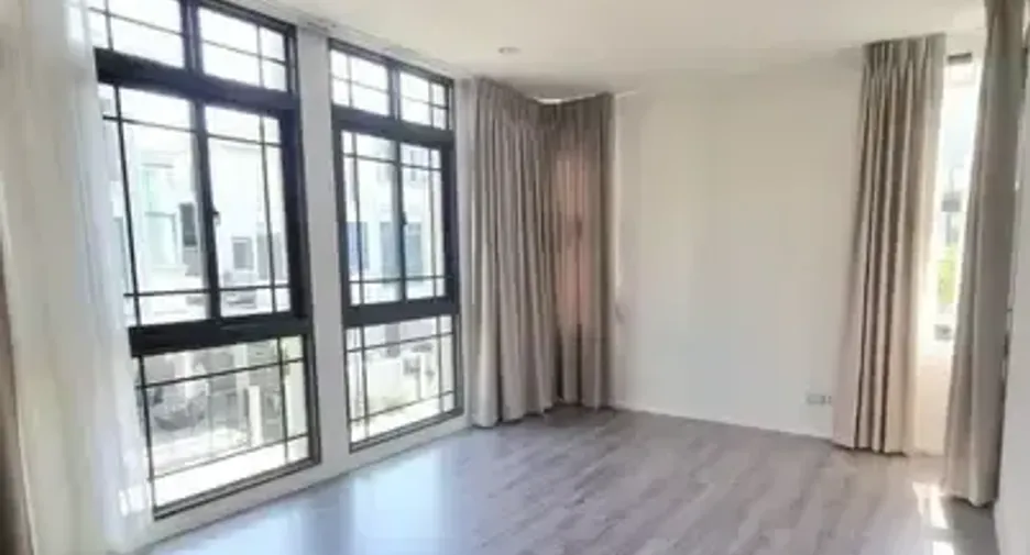 Haus zur Miete mit 4 Zimmer in Prawet, Bangkok