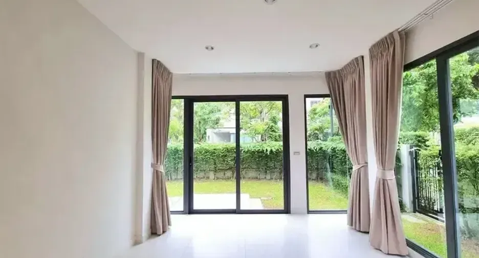 Haus zur Miete mit 4 Zimmer in Prawet, Bangkok