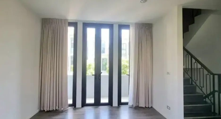 Haus zur Miete mit 4 Zimmer in Prawet, Bangkok