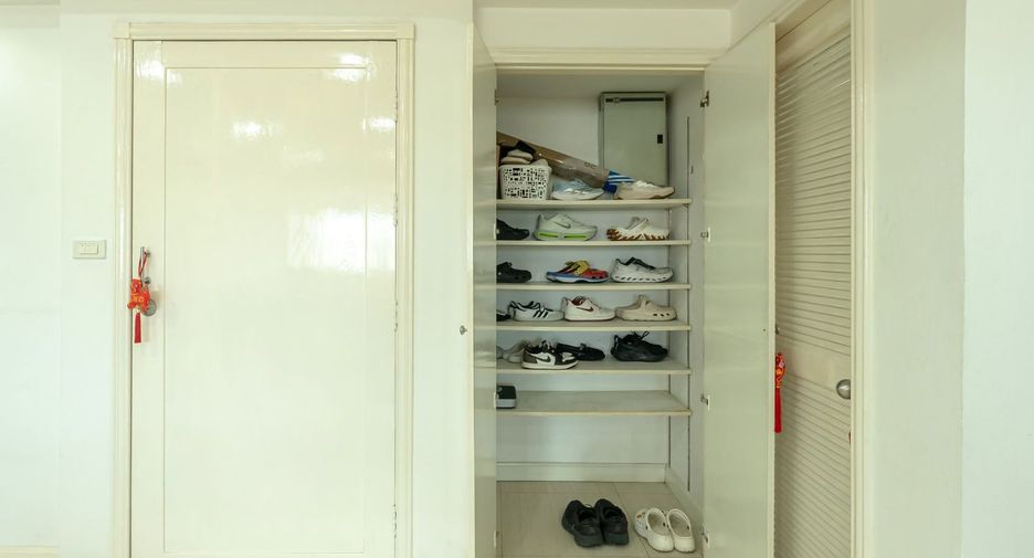 À louer 2 chambres condo à Yan Nawa, Bangkok