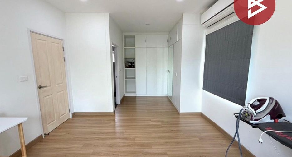 For sale 4 bedrooms house in Taling Chan, Bangkok