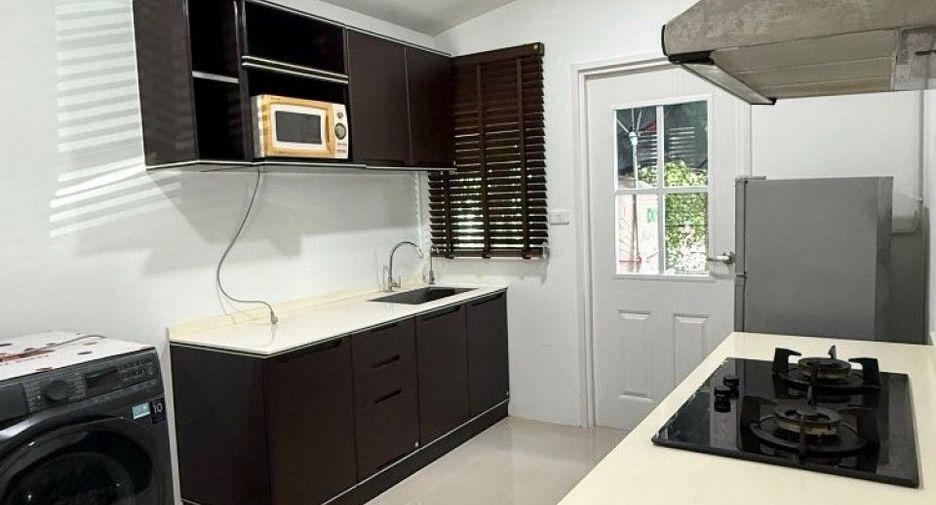 For sale 4 bedrooms house in Taling Chan, Bangkok