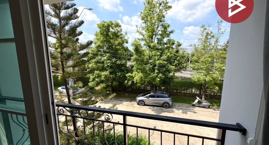 For sale 4 bedrooms house in Taling Chan, Bangkok