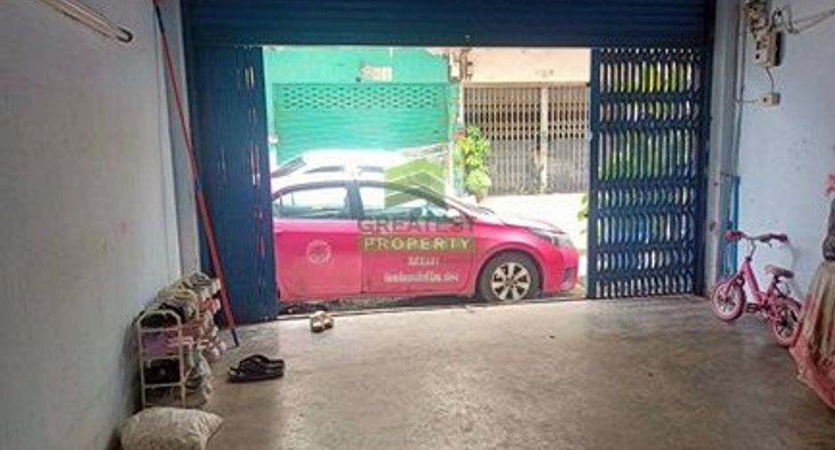 Local comercial en venta de 2 habitaciones en Bang Khae, Bangkok