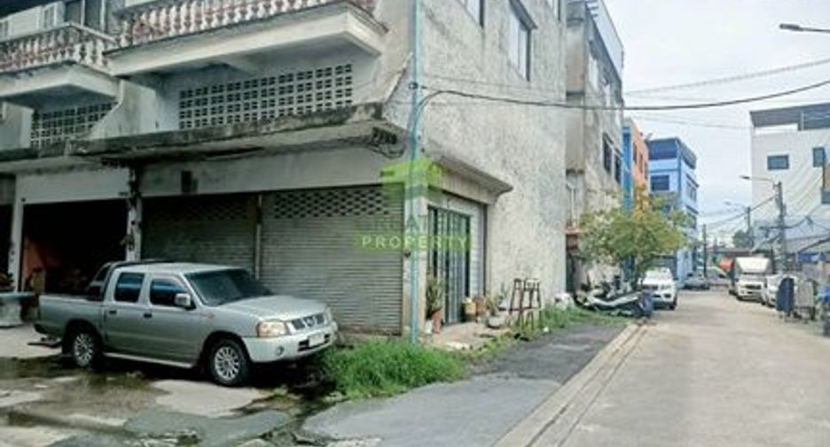 Local comercial en venta de 2 habitaciones en Bang Khae, Bangkok