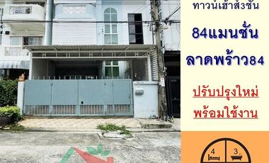 For sale 4 bedrooms townhouse in Wang Thonglang, Bangkok