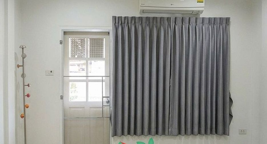For sale 4 bedrooms townhouse in Wang Thonglang, Bangkok