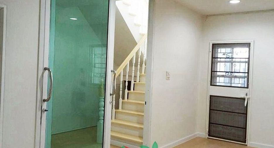For sale 4 bedrooms townhouse in Wang Thonglang, Bangkok